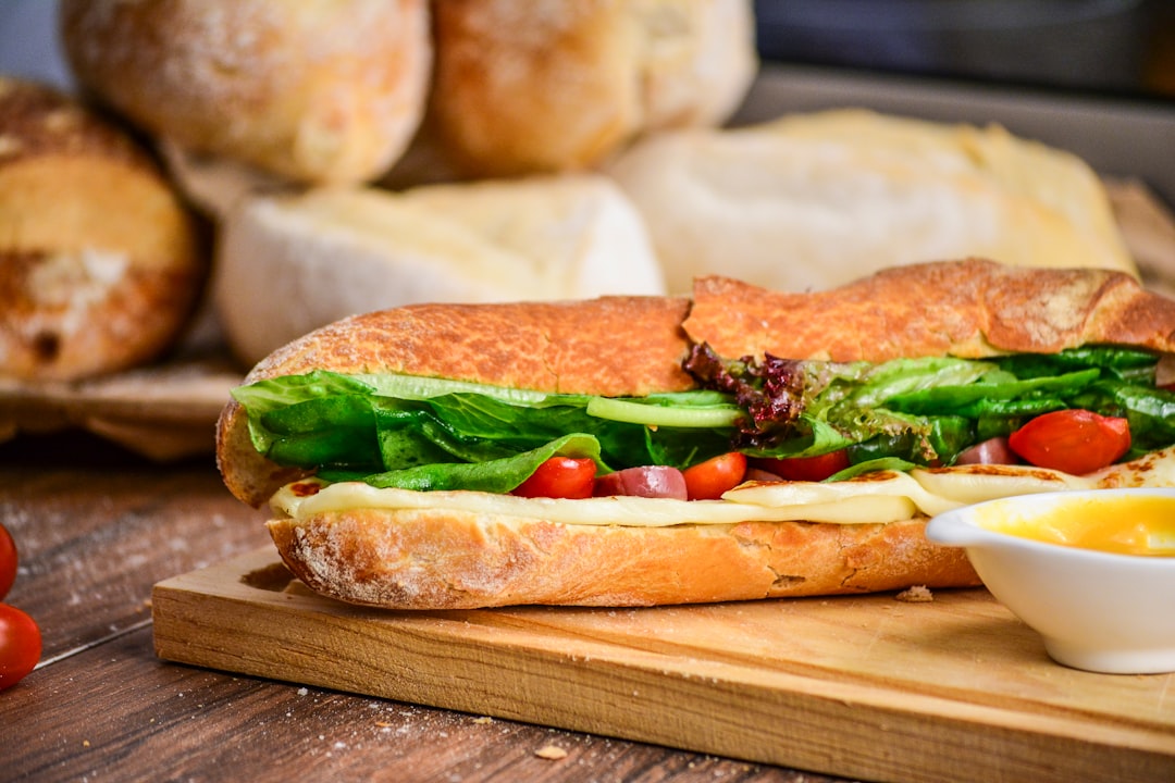 Hoeveel calorieën heeft een broodje kaas? Dit zit erin