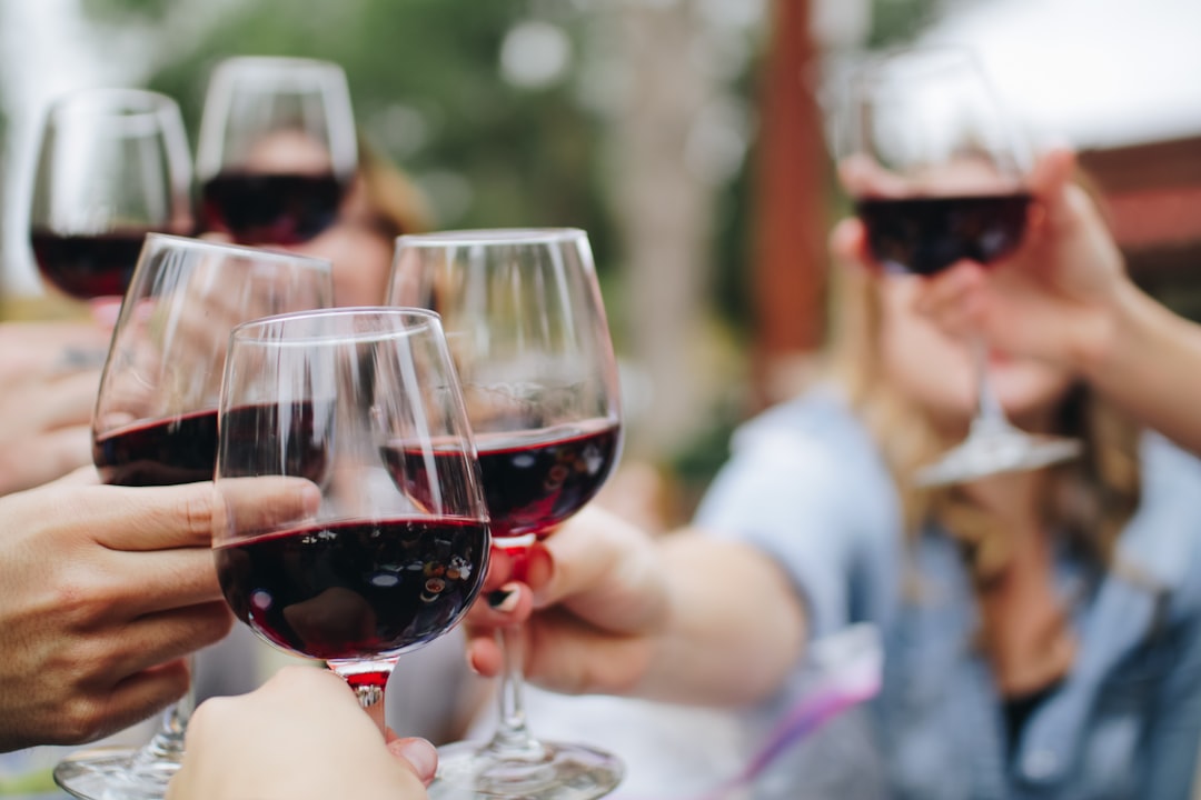 Hoeveel koolhydraten in rode wijn? Wat je per glas binnenkrijgt